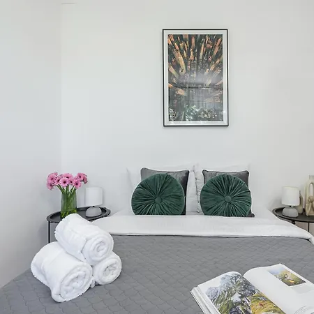 Lumina I 3-room With Balcony I Near Park Moczydlo I Metro Apartamento *