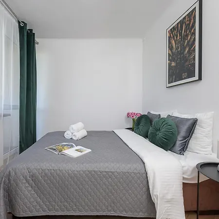 Lumina I 3-room With Balcony I Near Park Moczydlo I Metro Apartamento